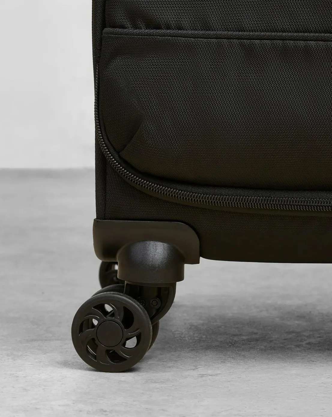 Rock Paris Medium Suitcase - Black