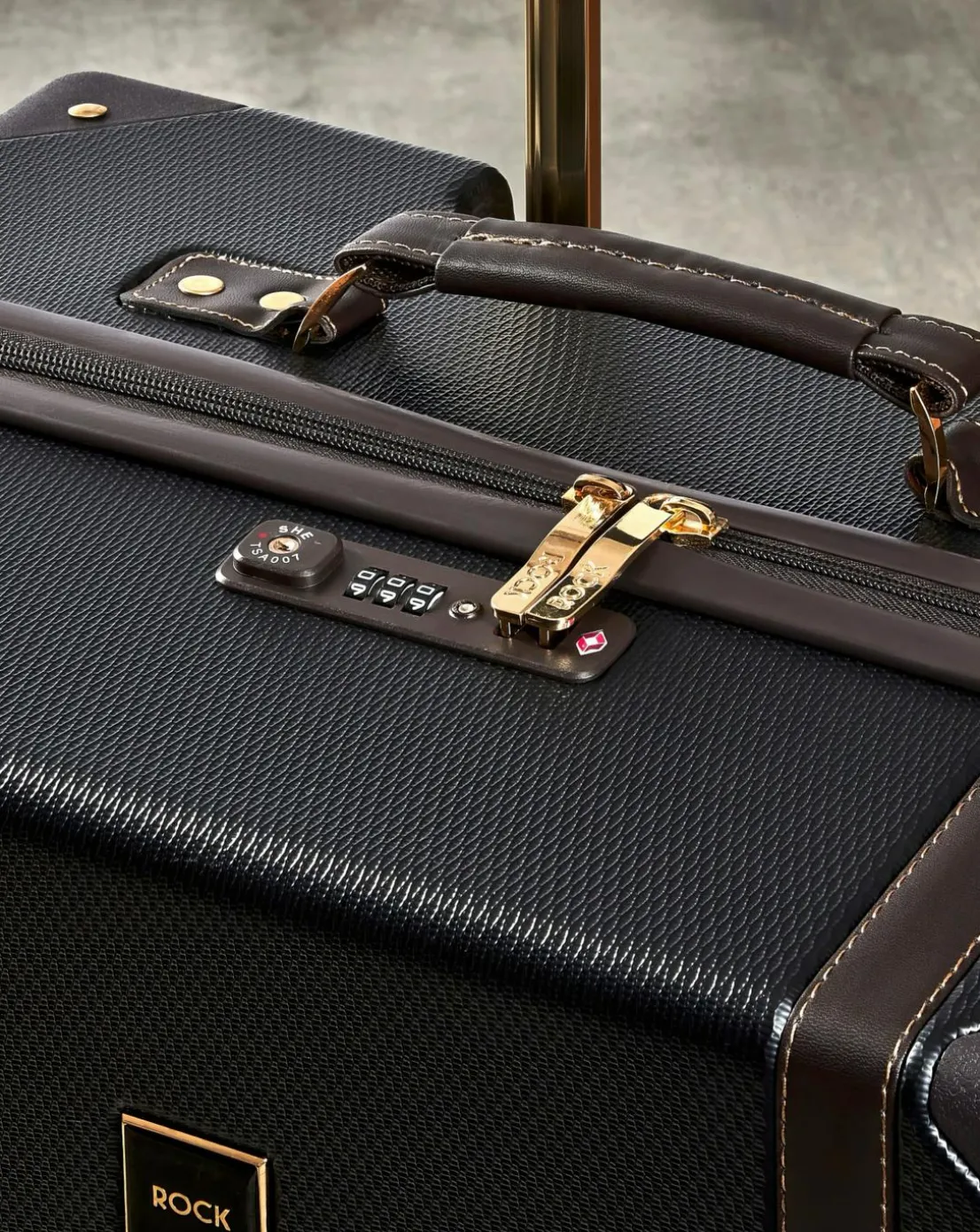Rock Vintage Medium Suitcase - Black